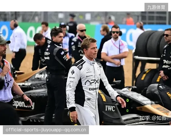 F1车队车库幕后团队首次公开媒体见面：揭开速度与智慧的极致秘密
